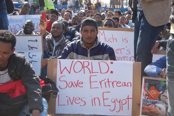 الصورة: احتجاج للاجئين الإريتريين يطالبون فيه بإنقاذ وحماية حياة الإريتريين في مصر، أرشيفية. Assenna ©